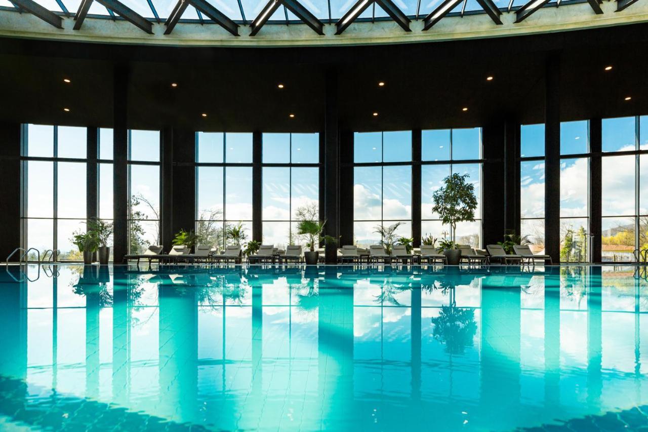 Kings' Valley Medical & Spa Hotel Kazanlŭk Exterior foto The swimming pool at the hotel