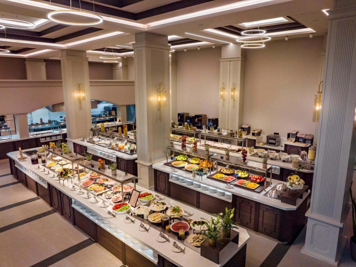 Kings' Valley Medical & Spa Hotel Kazanlŭk Exterior foto A buffet at a hotel