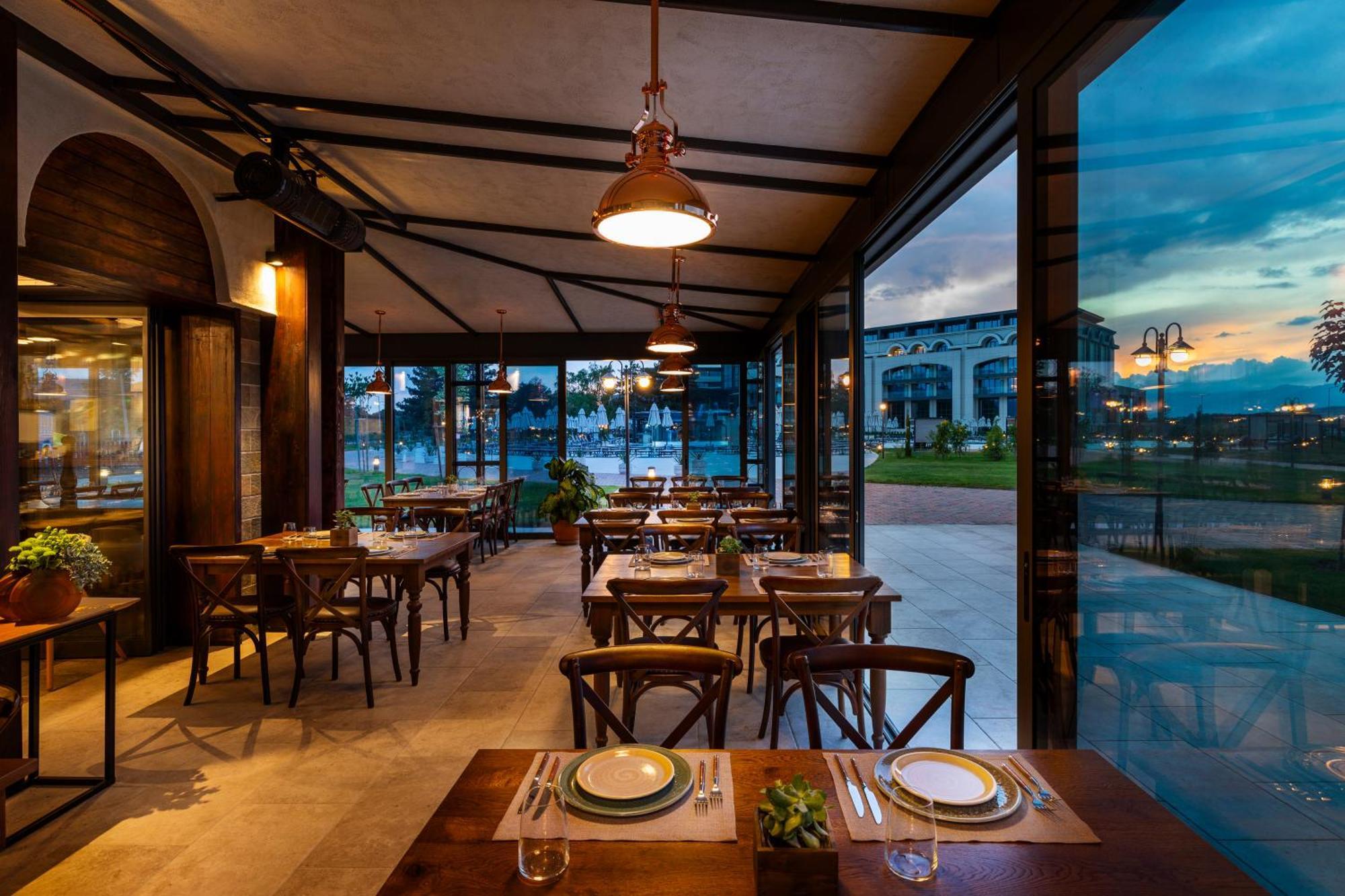 Kings' Valley Medical & Spa Hotel Kazanlŭk Exterior foto Restaurant